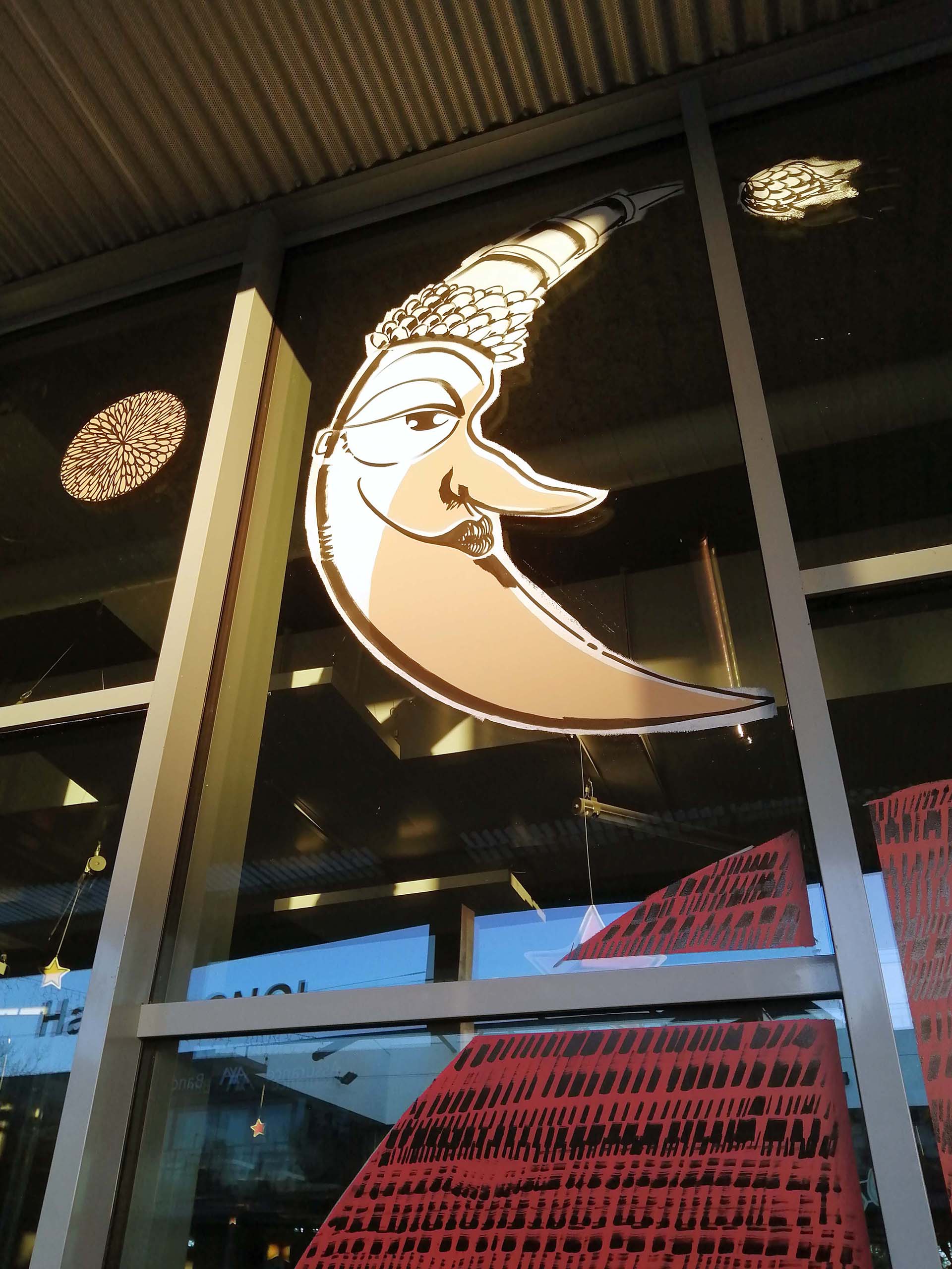Décor de Noël peint sur la vitrine de la Halle Pagnol