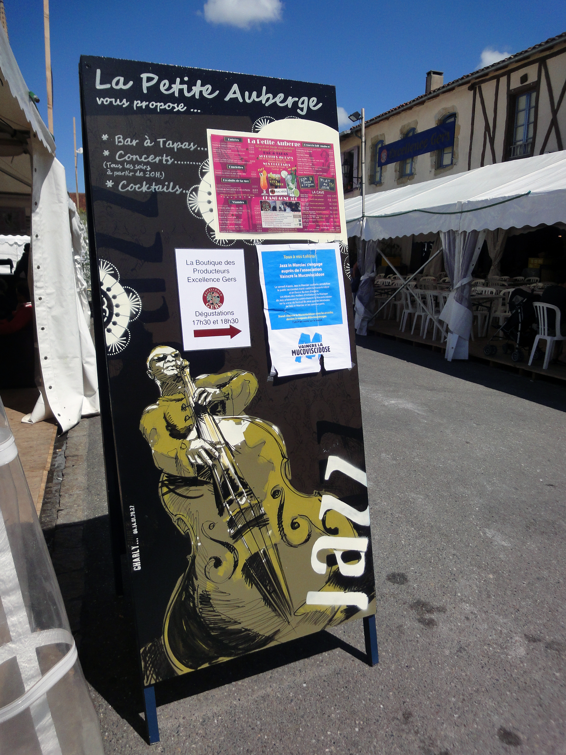 Décors permanents peints pour les commerçants de Jazz in Marciac Festival