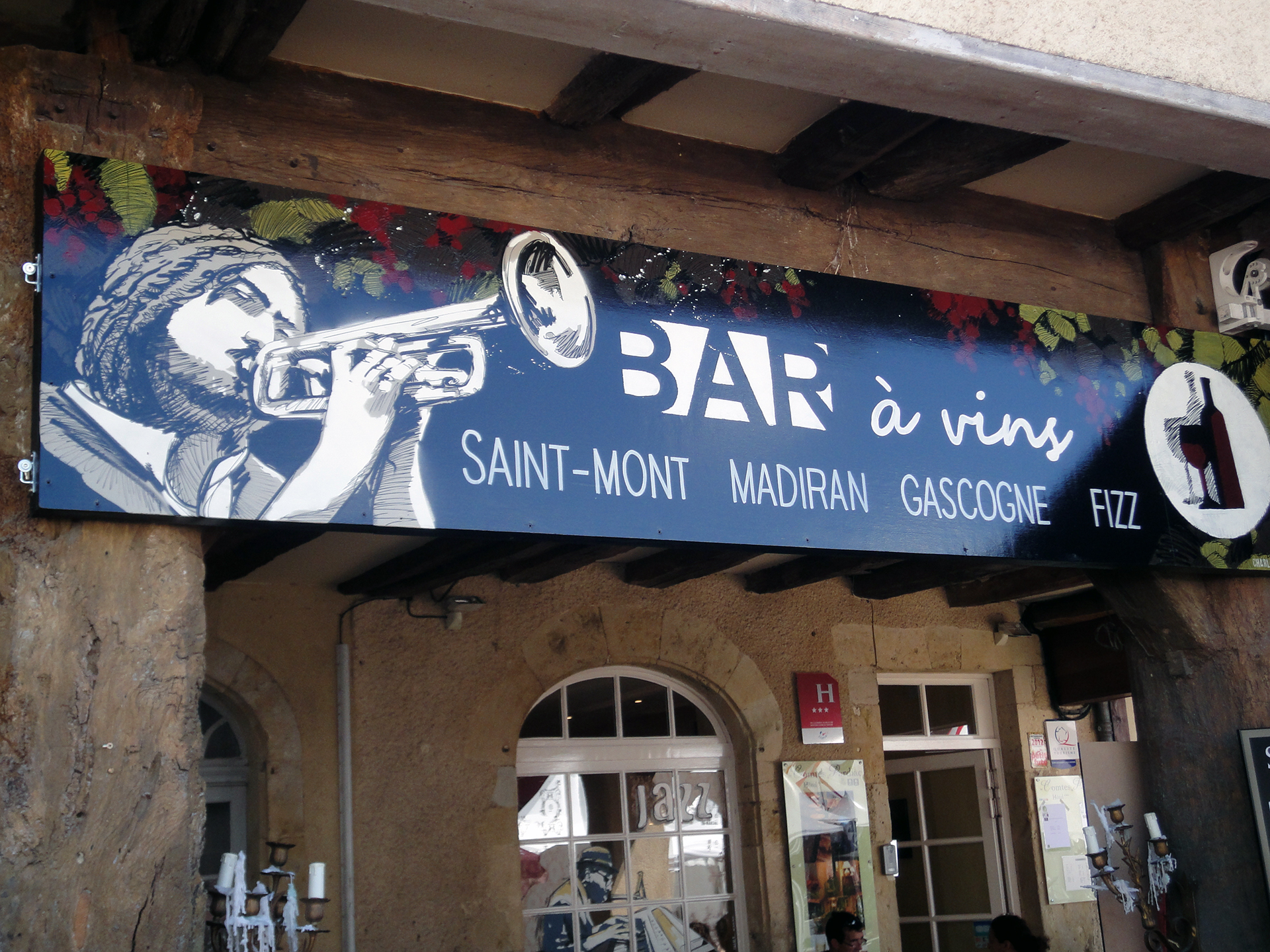 Décors permanents peints pour les commerçants de Jazz in Marciac Festival