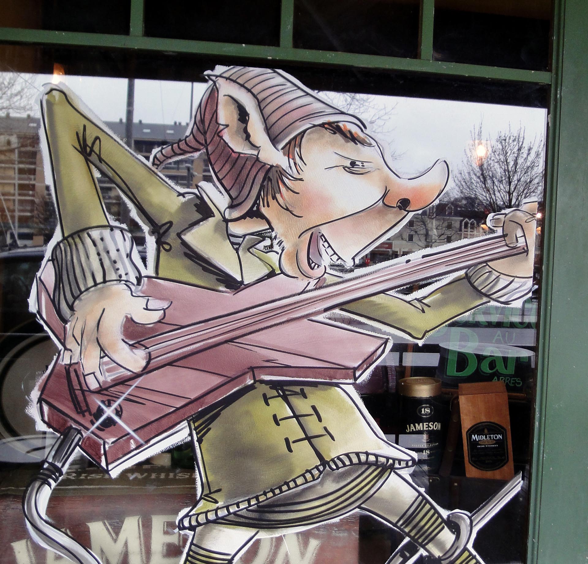 Décor de Saint Patrick sur la vitrine du pub O’Donnell’s
