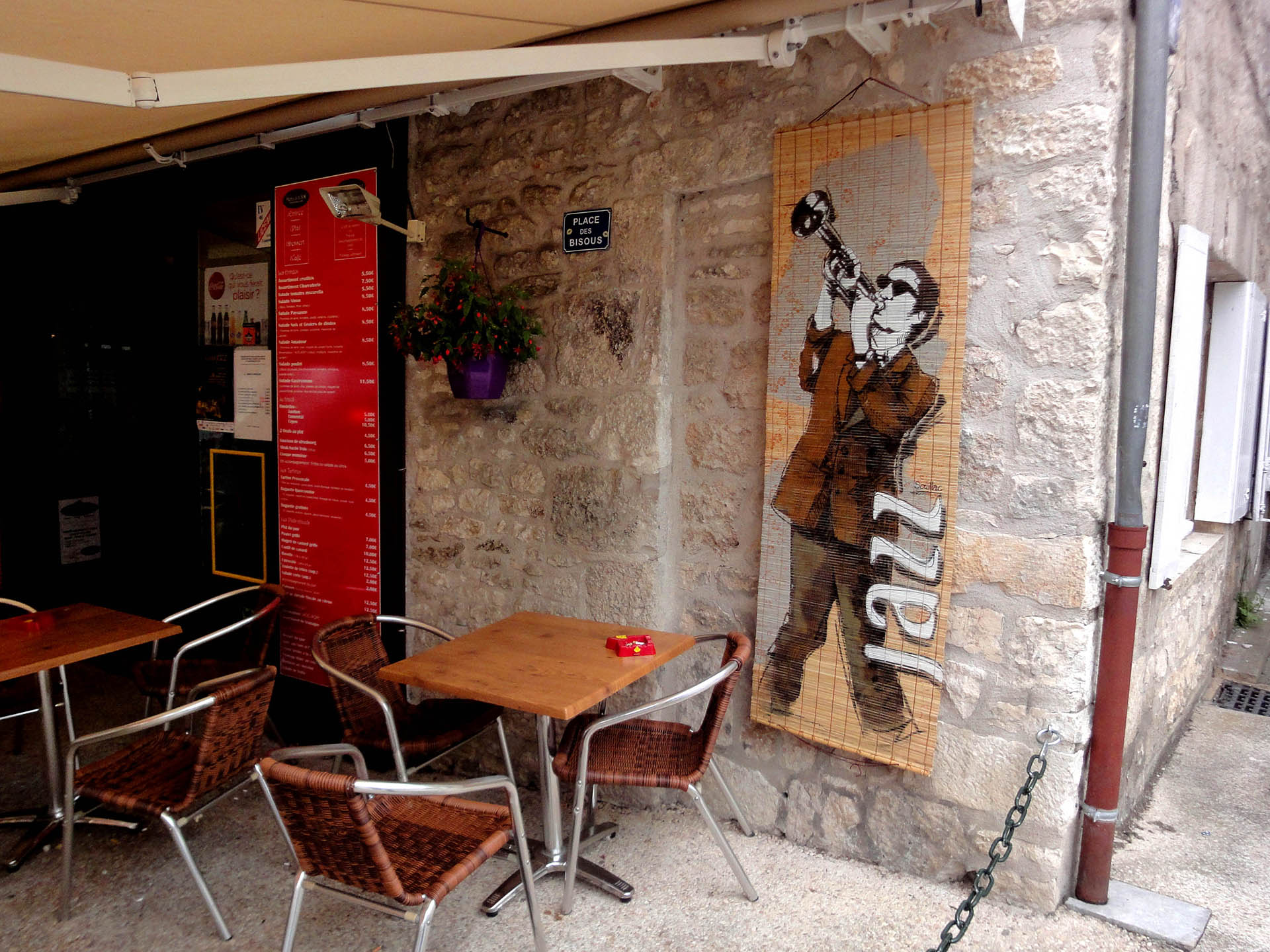 Varlet Jean-Charles - Souillac Jazz Festival - peintures sur kakemonos - vitrines - fresques - décors - commerces - restaurants - café - concerts - scènes - terrasse